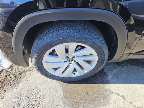 Used 2023 Volkswagen Atlas Cross Sport SE image 2