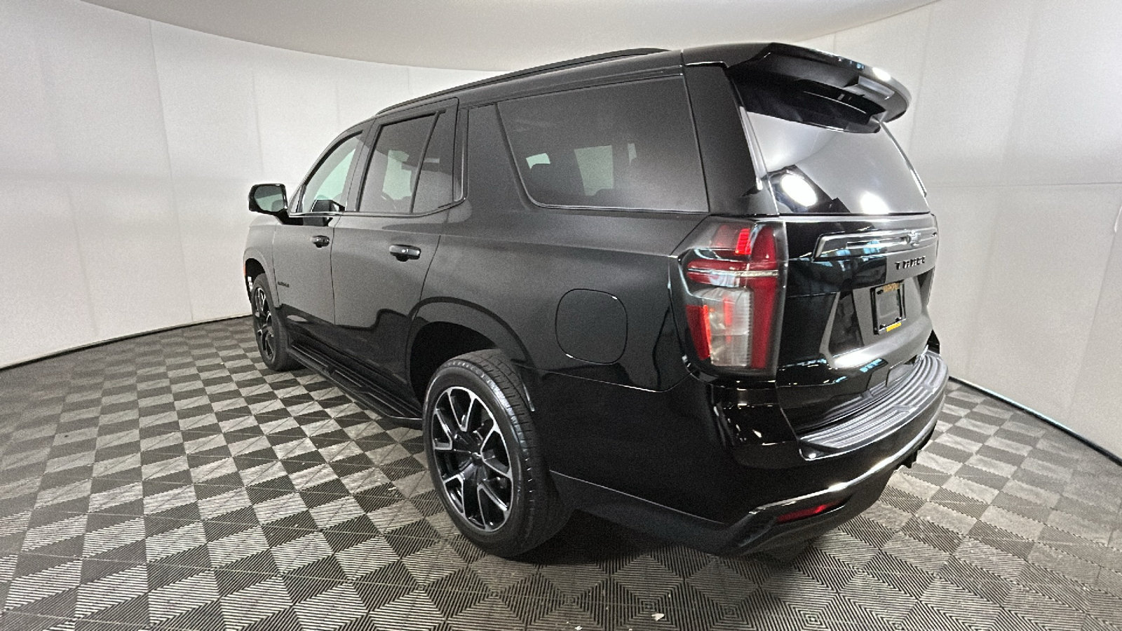 Used 2021 Chevrolet Tahoe RST w/ Luxury Package AWD/4WD image 5