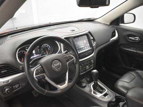 Certified 2016 Jeep Cherokee Trailhawk w/ Comfort/Convenience Group image 34