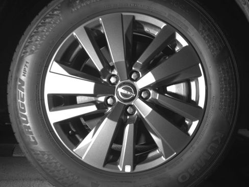 Used 2025 Nissan Pathfinder SV image 13