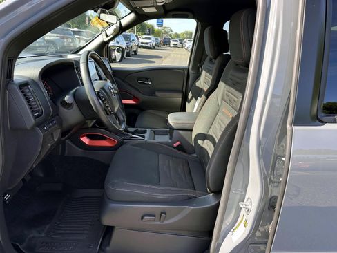 Used 2024 Nissan Frontier PRO-4X w/ Technology Package AWD/4WD image 11