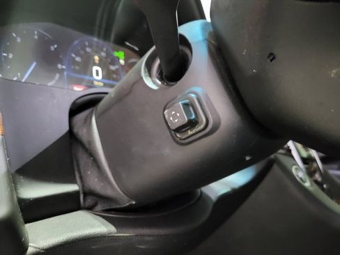 Used 2015 Cadillac Escalade Premium image 50