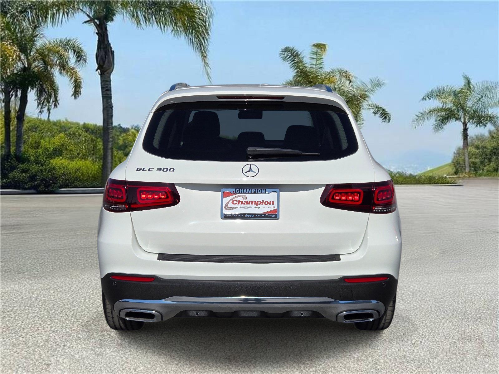 Used 2022 Mercedes-Benz GLC 300 w/ Premium Package Lite image 5