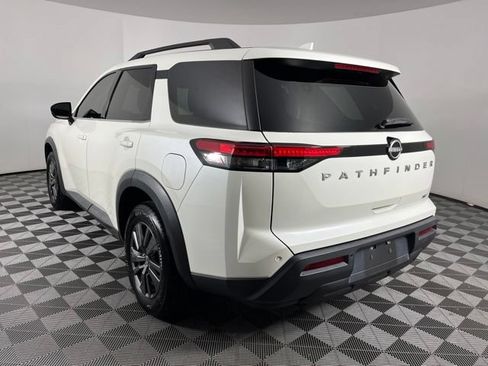 Used 2022 Nissan Pathfinder SV w/ SV Premium Package FWD image 8