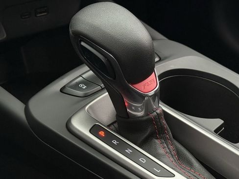 Certified 2025 Chevrolet Trax RS w/ Sunroof Package FWD image 17