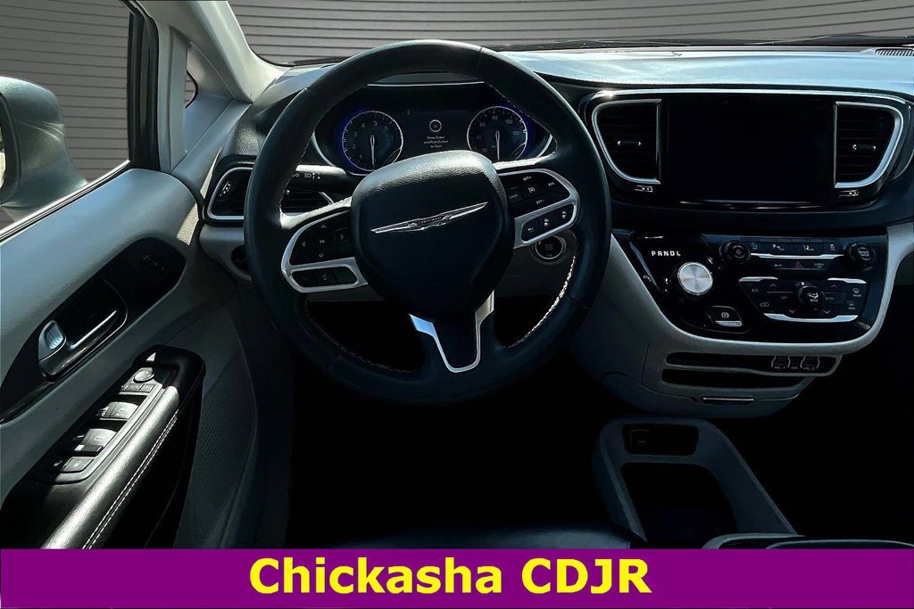 Used 2023 Chrysler Pacifica Touring-L FWD image 8