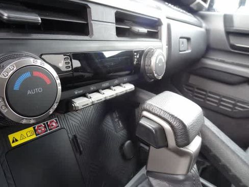 Used 2024 Toyota Tacoma SR5 AWD/4WD image 9