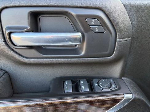 Used 2022 GMC Sierra 2500 SLE w/ SLE Value Package; image 12