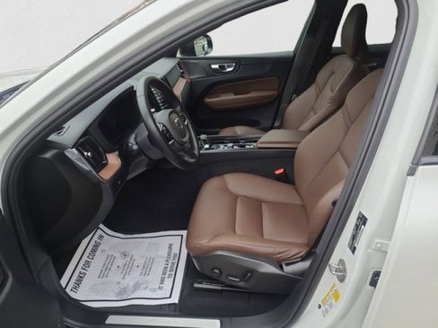 Used 2023 Volvo XC60 B5 Plus w/ Climate Package image 10