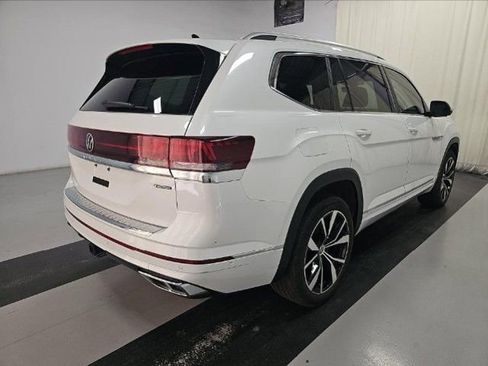Used 2024 Volkswagen Atlas SEL Premium R-Line image 3