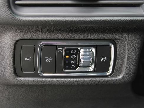 Used 2023 Lincoln Corsair Reserve FWD image 12