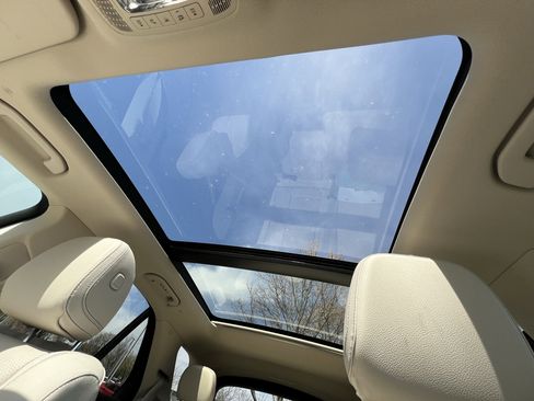 Certified 2025 Mercedes-Benz GLE 350 4MATIC image 28