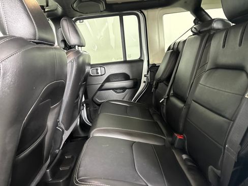 Used 2022 Jeep Wrangler Unlimited Sahara AWD/4WD image 20