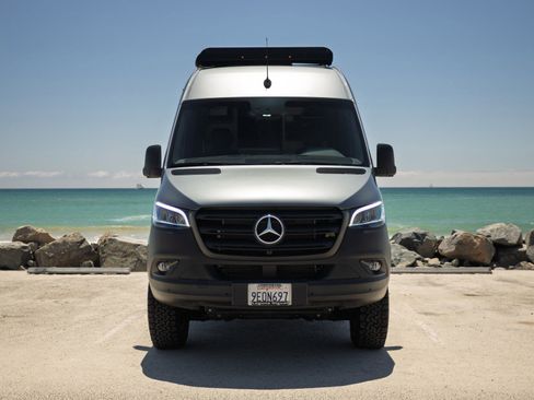 Used 2022 Mercedes-Benz Sprinter 2500 image 2