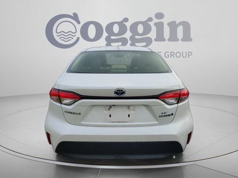 Used 2024 Toyota Corolla LE FWD image 2