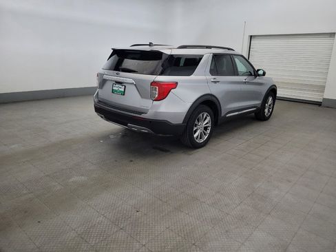Used 2022 Ford Explorer XLT w/ Equipment Group 202A AWD/4WD image 9