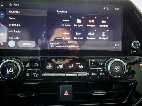 Used 2023 Toyota Highlander Limited image 5