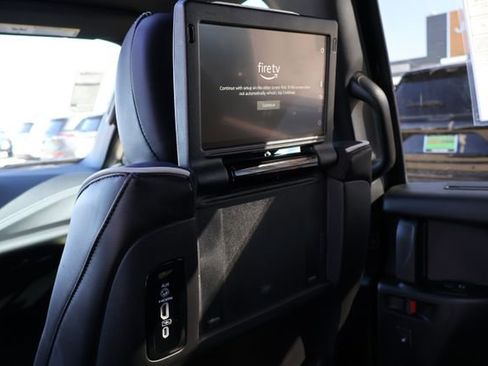 New 2026 Chrysler Pacifica Limited w/ Uconnect Theater Family Group FWD image 14