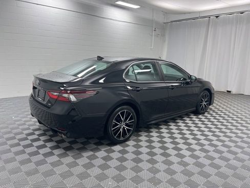 Used 2023 Toyota Camry SE image 4