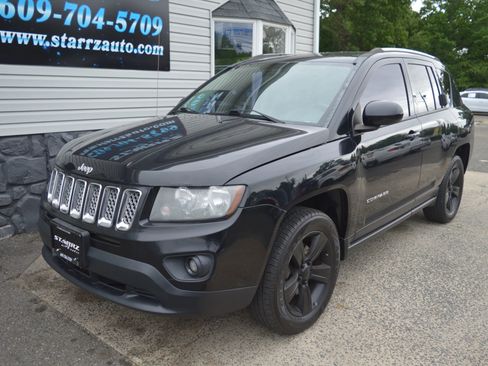 Used 2014 Jeep Compass Latitude FWD image 1