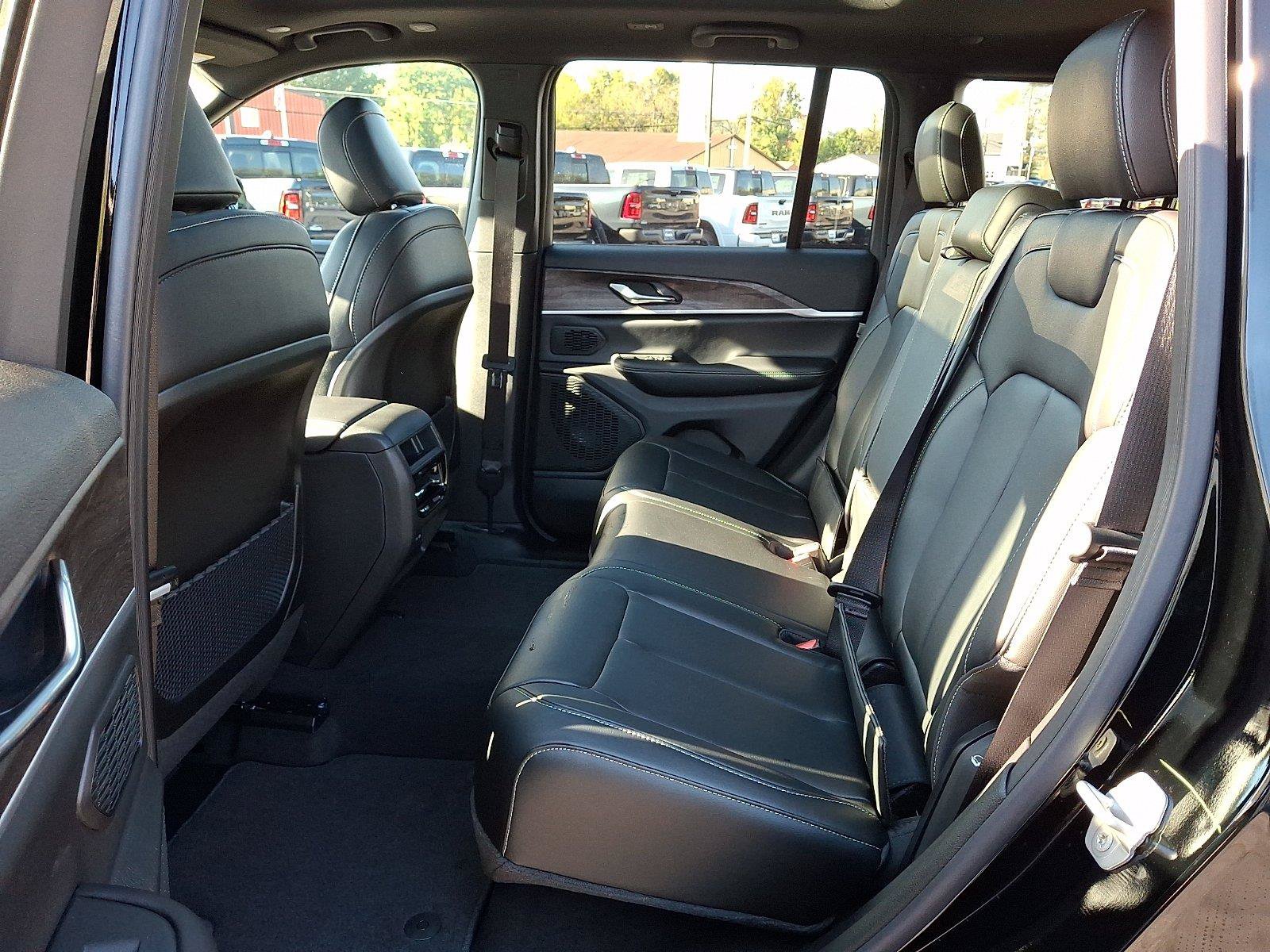 New 2027 Jeep Grand Cherokee Limited AWD/4WD image 6