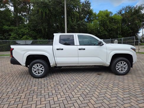 Certified 2024 Toyota Tacoma SR AWD/4WD image 12