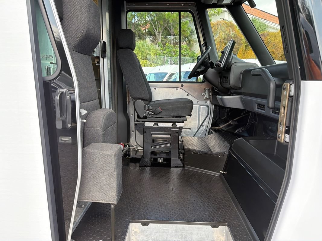 Used 2024 Chevrolet Brightdrop 600 w/ Commercial Equipment Package AWD/4WD image 16