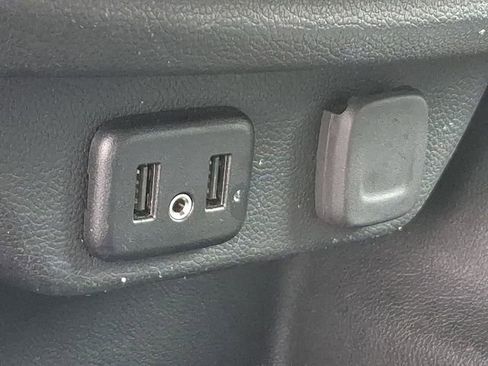 Used 2022 Chevrolet Traverse LT w/ Midnight/Sport Edition image 29