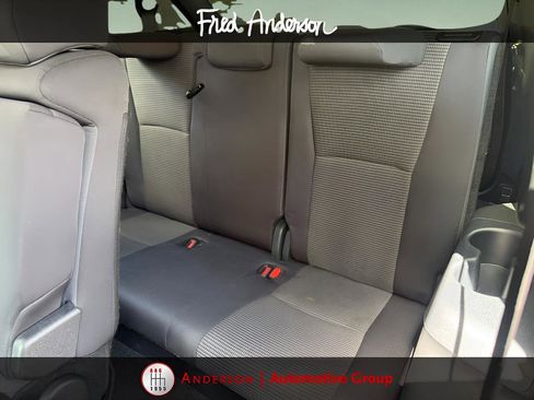 Used 2024 Toyota Highlander LE image 13