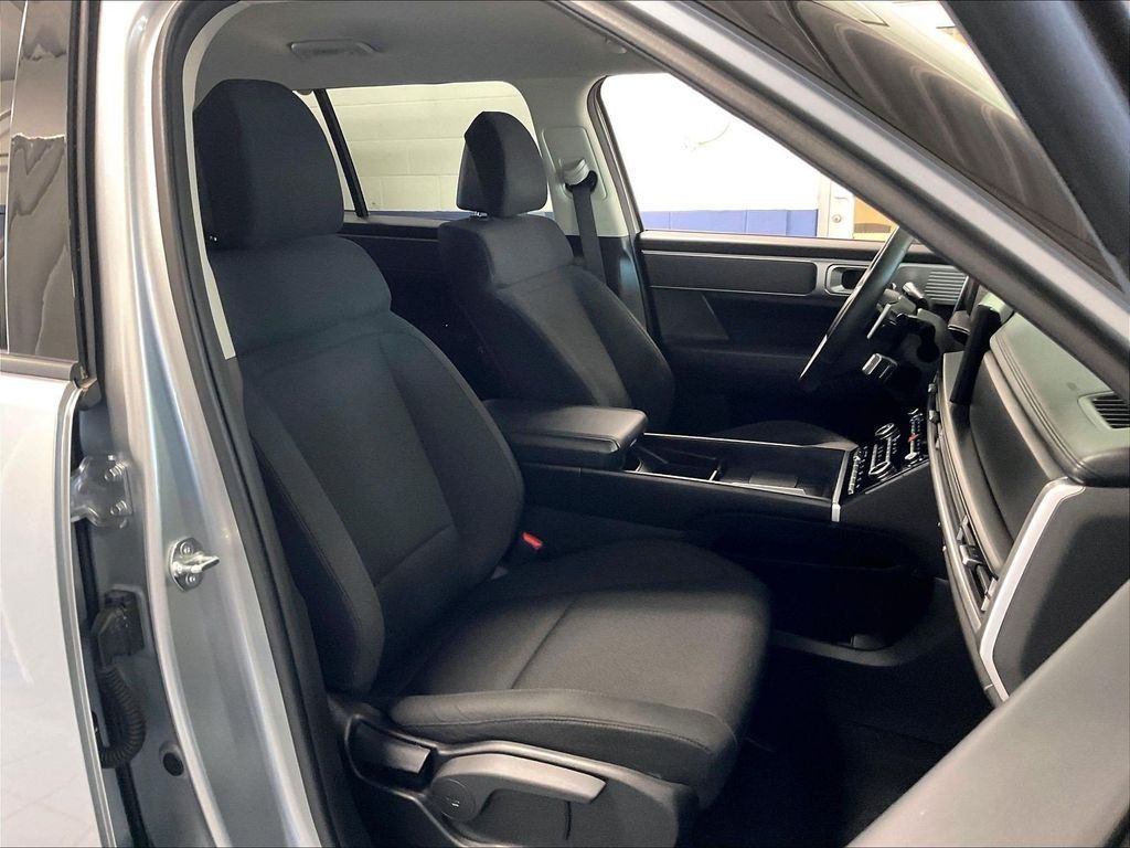 Used 2024 Hyundai Santa Fe SE AWD/4WD image 11