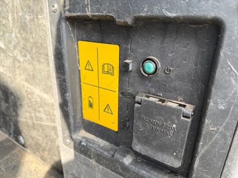 Used 2022 Ford E-Transit 148 High Roof Extended w/ Load Area Protection Package image 23