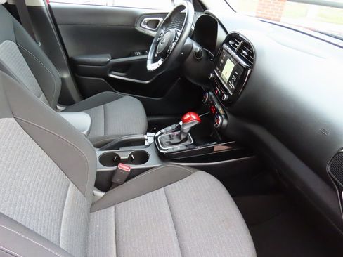 Used 2021 Kia Soul EX image 11