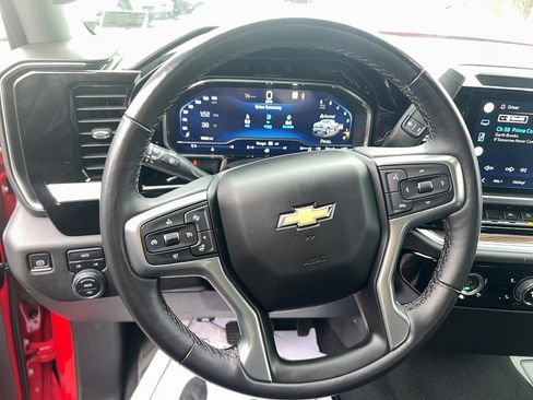 Used 2022 Chevrolet Silverado 1500 LT image 13