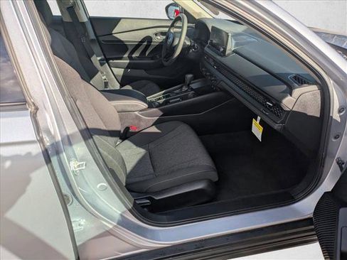 Used 2025 Honda Accord SE image 18