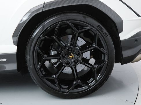 Used 2023 Lamborghini Urus Performante image 40