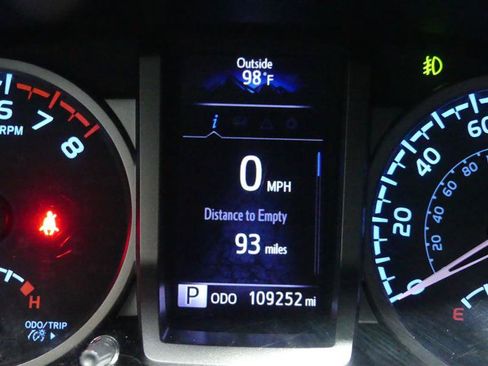 Used 2020 Toyota Tacoma SR5 w/ Blackout Package AWD/4WD image 31
