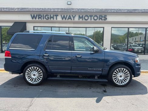 Used 2017 Lincoln Navigator Select AWD/4WD image 2