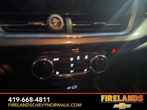 Used 2025 Chevrolet Trax ACTIV w/ Sunroof Package image 22