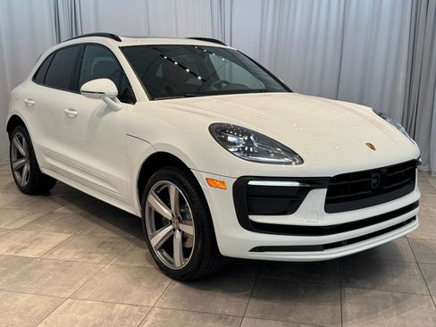 Certified 2025 Porsche Macan image 7