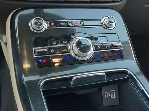 Used 2023 Lincoln Nautilus Reserve w/ Luxury Package image 18