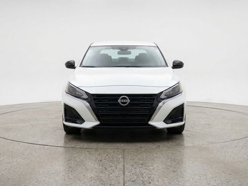 Used 2025 Nissan Altima 2.5 SV FWD image 2