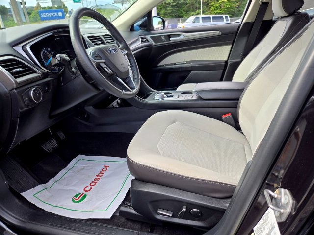 Used 2020 Ford Fusion SE w/ Equipment Group 151A FWD image 10