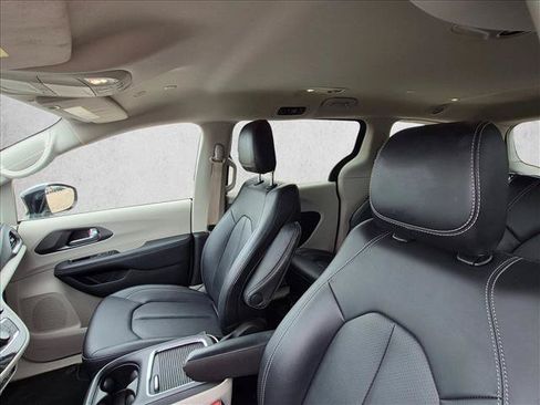 Used 2024 Chrysler Pacifica Limited FWD image 10
