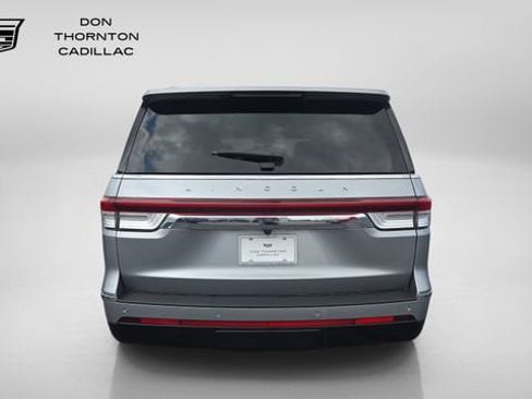 Used 2024 Lincoln Navigator Premiere AWD/4WD image 4