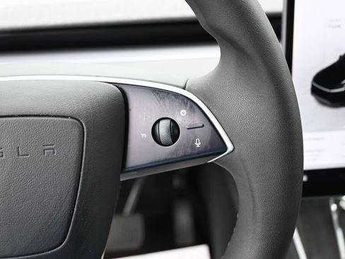 Used 2026 Tesla Model Y Long Range RWD image 19