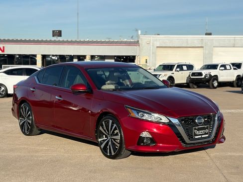 Certified 2019 Nissan Altima 2.5 Platinum image 5