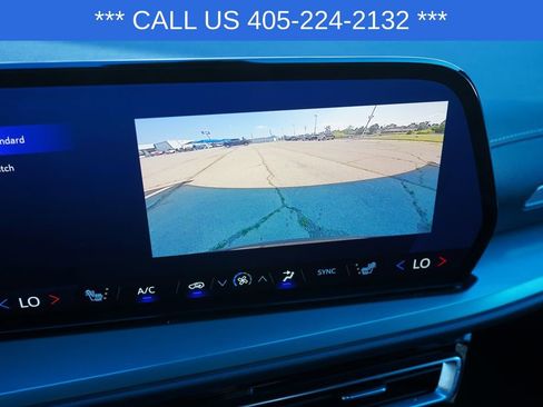 Used 2025 Chevrolet Traverse LT FWD image 38