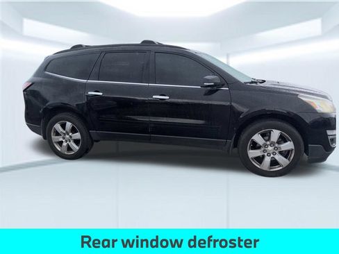 Used 2017 Chevrolet Traverse LT w/ Style and Technology Package FWD image 5