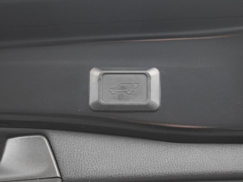 Used 2019 Toyota RAV4 XLE Premium image 12