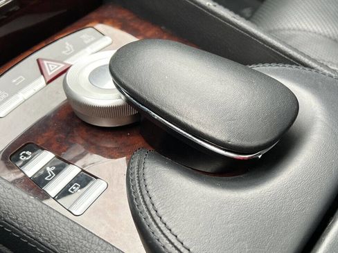 Used 2010 Mercedes-Benz CL 550 4MATIC image 40